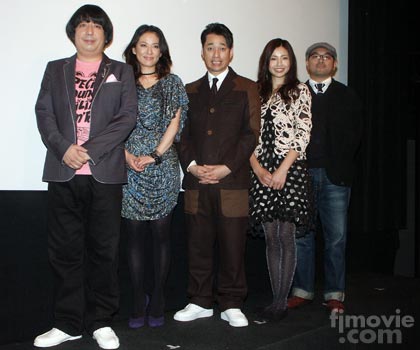 fjmovie.com／ニュース：『裁判長！ここは懲役４年でどうすか』初日 